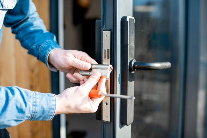 Des serruriers polyvalents à votre service pour des travaux d’installation et de réparation